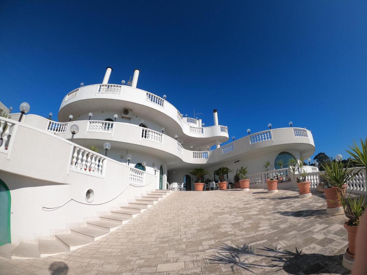 Hotel Falco D'Oro Cisternino Exterior photo