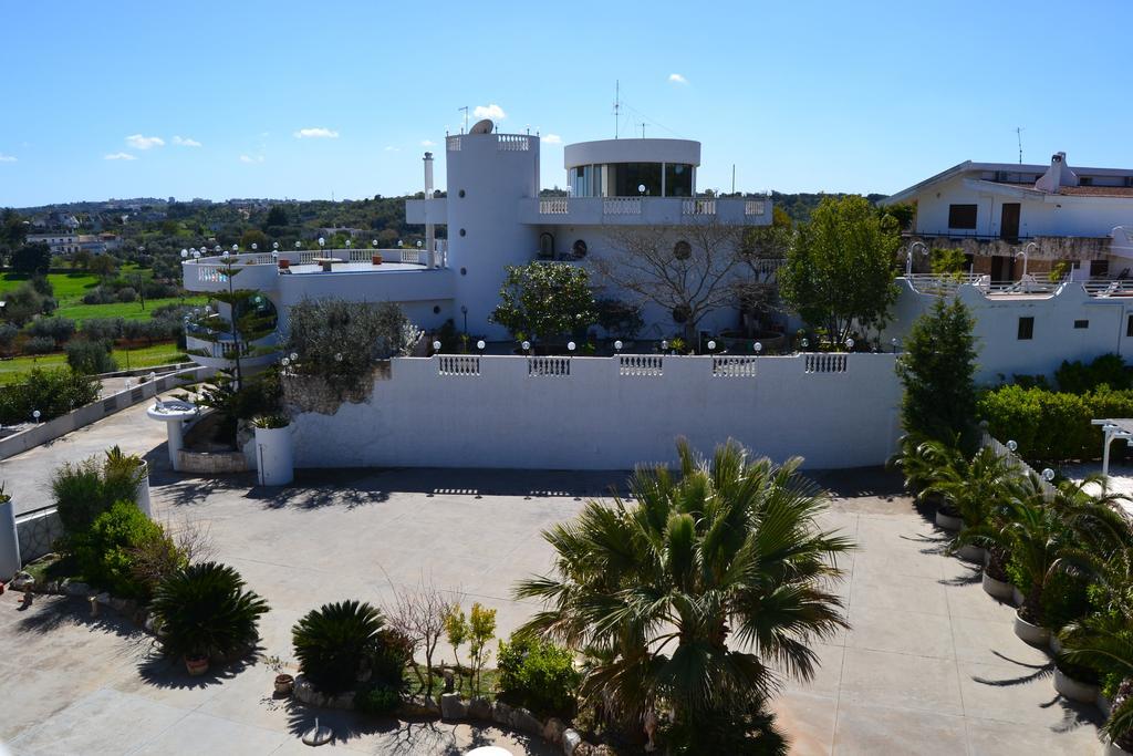 Hotel Falco D'Oro Cisternino Exterior photo